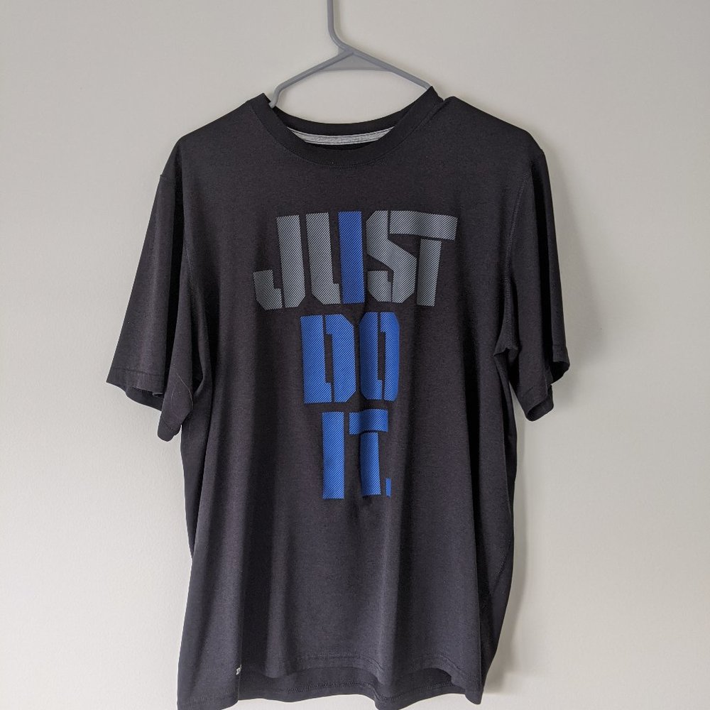 Men's Nike Dri-Fit short sleeve shirt